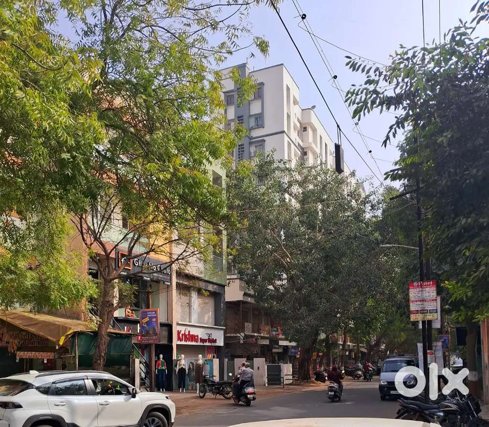 Fully ventilated 3 side open East west, North