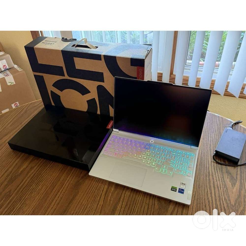 Lenovo Legion 7i Gen 9 16 240Hz QHD+ 2.2 GHz i9-14900HX 32GB 1TB SSD