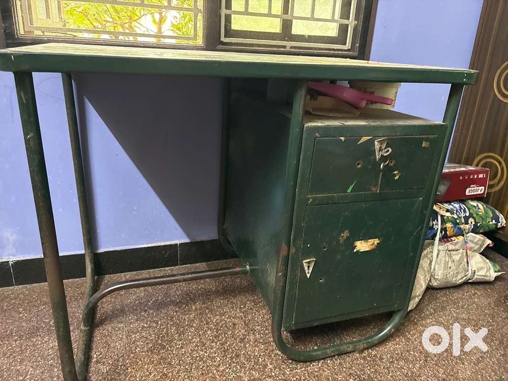 Steel office table