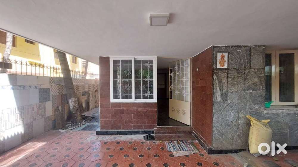 2 bedroom house first floor available for rent