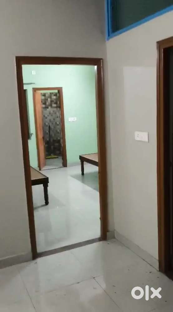 1 BHK IS AVAILABLE FOR GIRLS AND SMALL FAMILY.