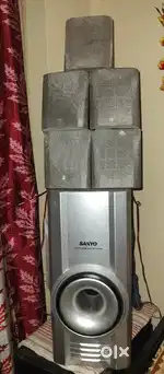 Sanyo subwoofer and 5 small speakers, price slightly negotiable.