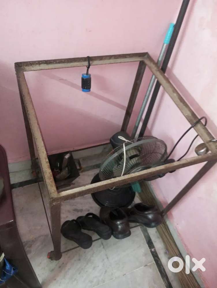 Cooler stand with rolling tyre