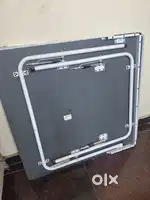 Tennis table with 4 rockets and 3 balls