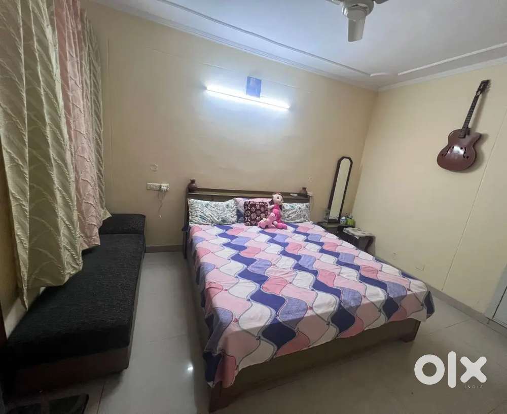 8 Marla Triple Storey Corner Facing Park B Road Kothi Available