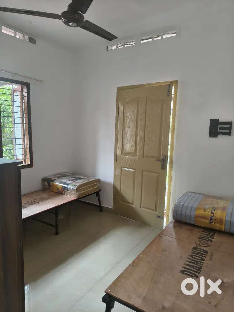 PG FOR WORKING WOMEN/STUDENTS WITHFOOD (MESS DELIVERY)COOKING FACILITY