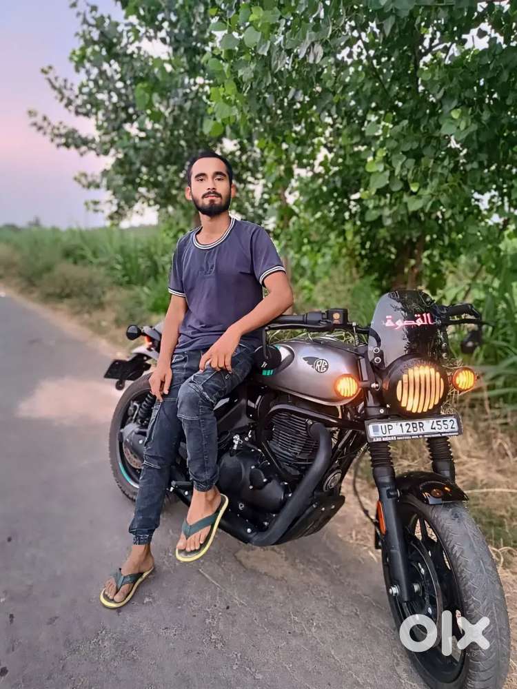 Koi kami nhi h me bhar rehta hu ghar pe khadi rehti isliye bech rha hu