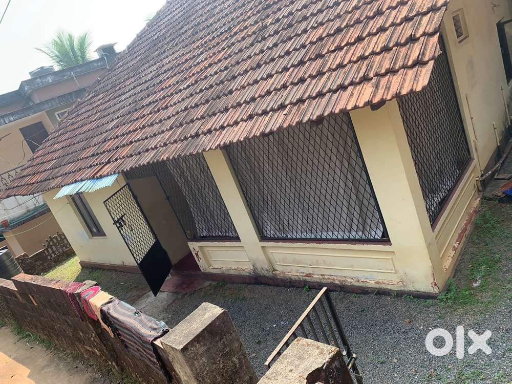 തളങ്കര ബാങ്കോട്  വീടും 5cent.  സ്ഥലവും വില്പനക്