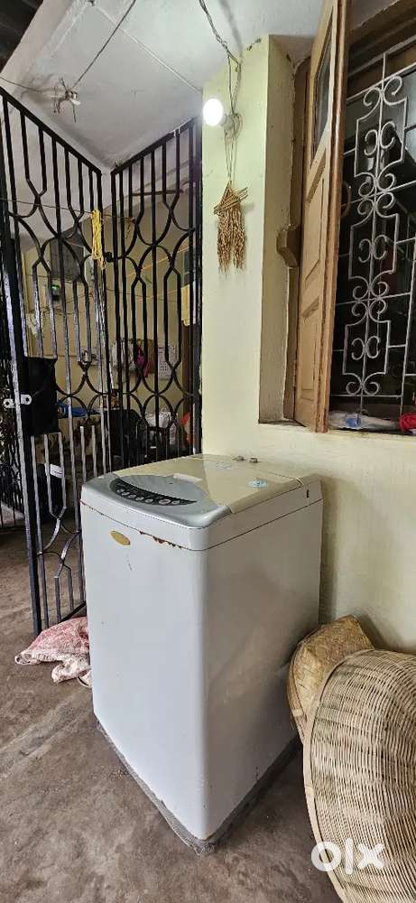 6 KG Top Load Washing Machine in very good condition