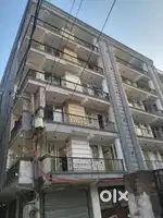 3 BHK INDEPENDENT BUILDER FLOOR FURNISHED WITH CAR AND BIKE PARKING