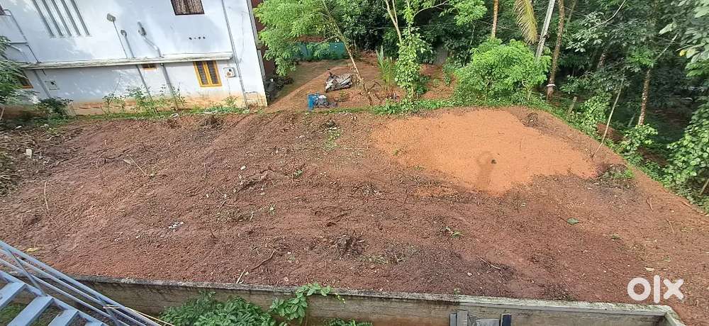 7 or 6 cent main road  bus stop 300meter kalliyor stadium junction