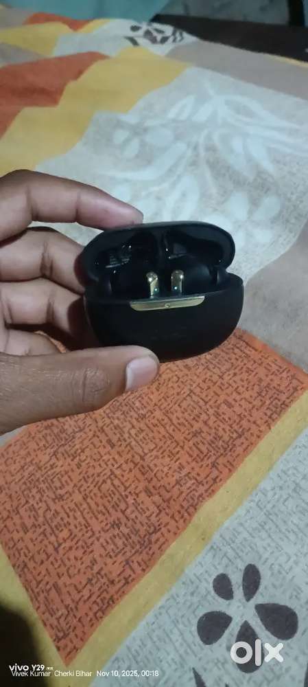 Boat Air bud 141 Elite anc black and golden colour