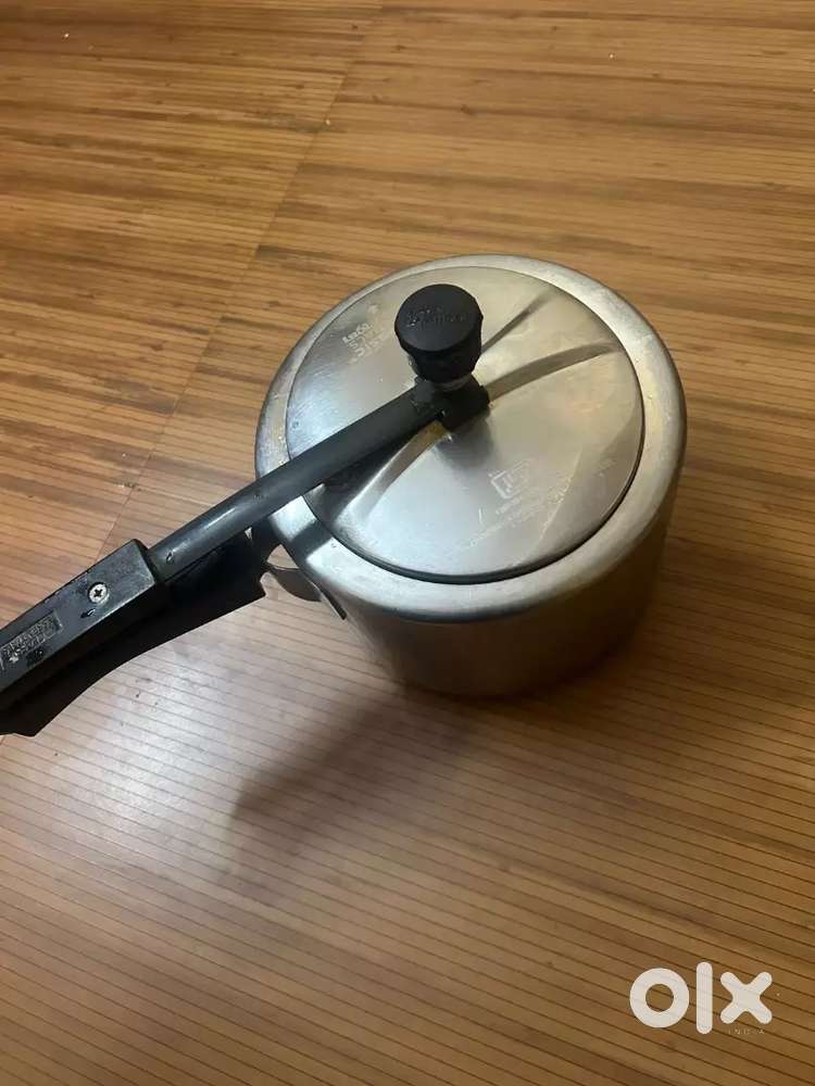 Classic essential stainless steel pressure cooker(5 liter)100% working