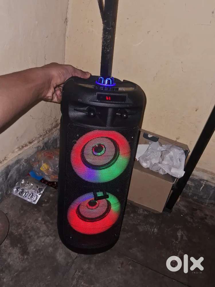 MYCON PARTY BOX SPEAKER WITH WEIRD MIC