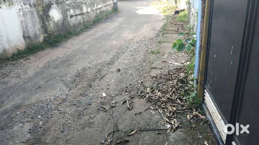 6 CENTS LAND FOR SALE LORRY ACCESS PLOT . NEAR TO MAIN ROAD .