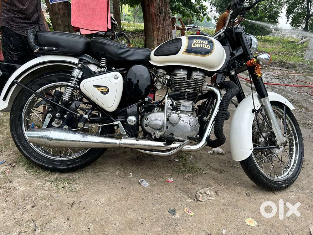 Royal enfield classic 350 white Showroom condition