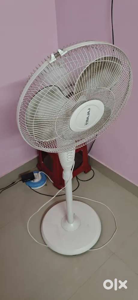 Bajaj table fan