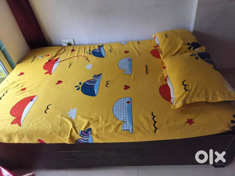 Queen size bed