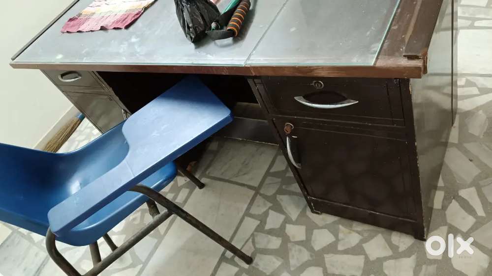 Student chair (400 per chair) + Office boss chair(3600rs) available