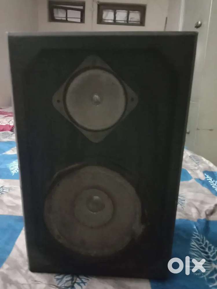 2 pcs. Of DJ Speaker and base