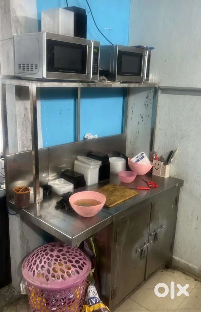 Ss routing table and commercial stove