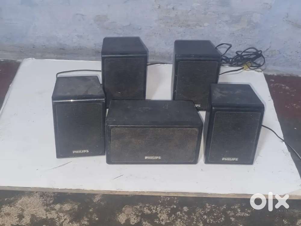 PHILIPS 5SPEAKERS FROM BLUE RAY PLAYER