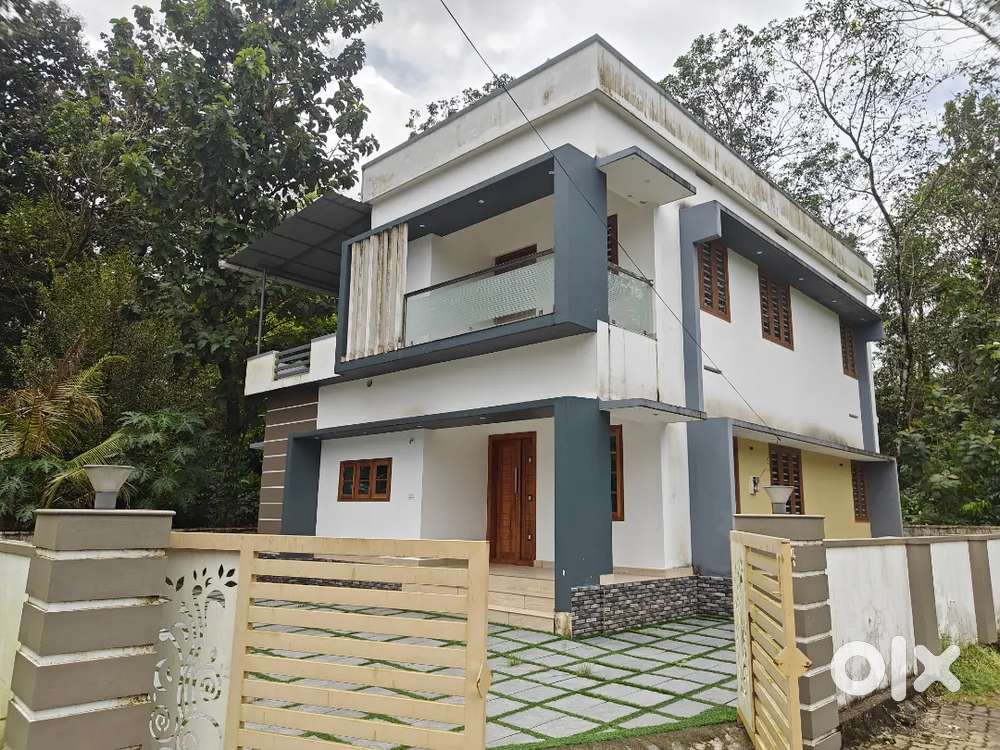 4BHK 2000 sqft House for Sale in Vengola – 6.3 cents – ₹63 Lakh