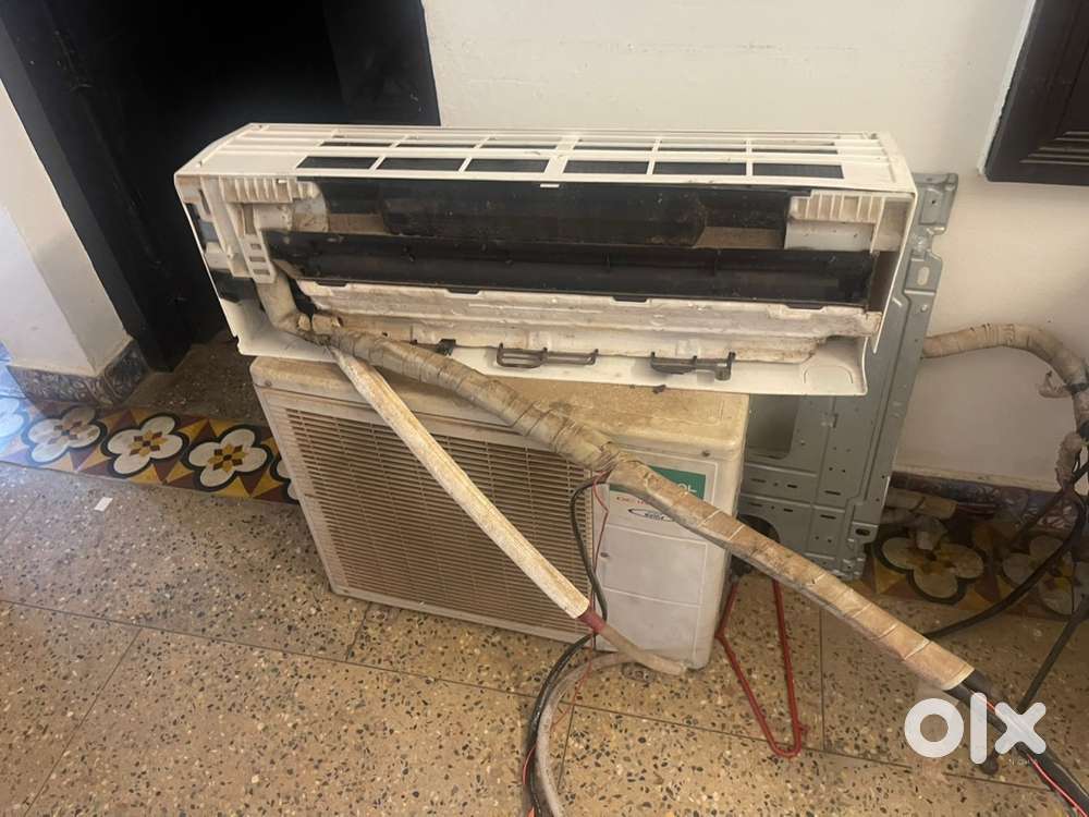 One TON O GENERAL SPLIT INVERTOR AC AROUND 7 years old