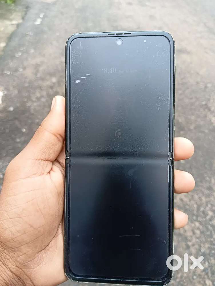 Good condition samsung flip 4