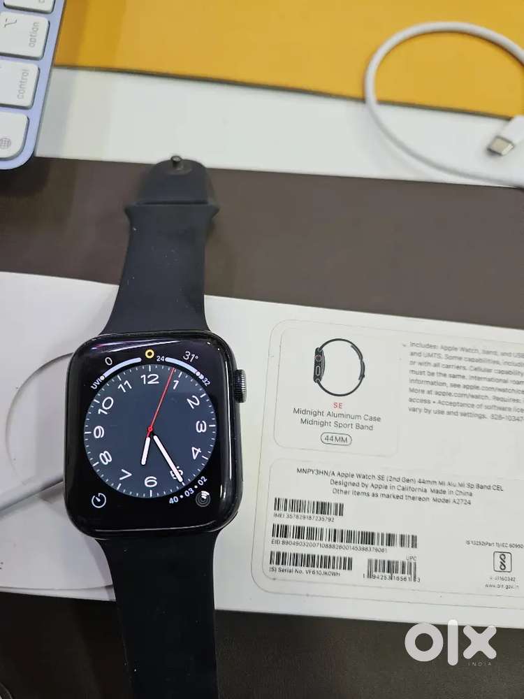 Apple watch SE 2nd gen 44mm Lte with box cable