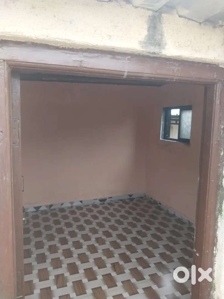 1 room And Toilet bathroom on rent rs 4000 deposited rs 5000.