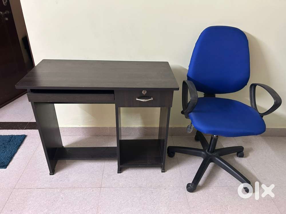 Computer Table (92x45) with ergonomic chair