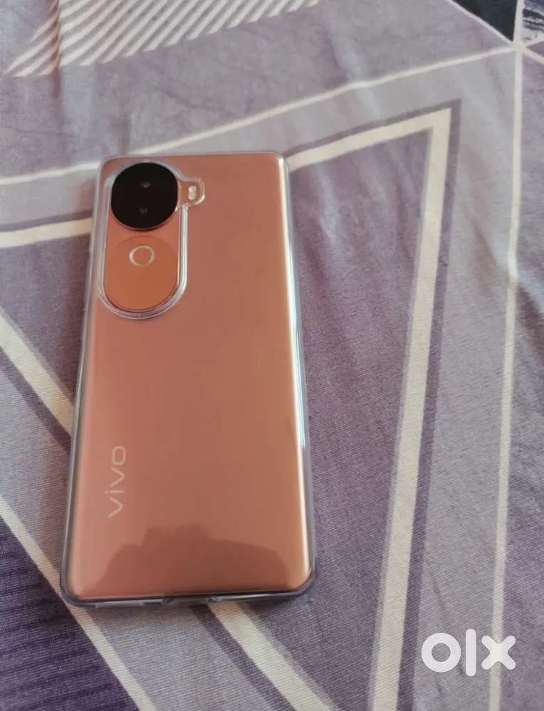 VIVO V40E 8GB RAM INTERNALS STORAGE 256 GB 10 MANTHS COMPLETED