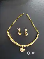 White stone choker with earrings.