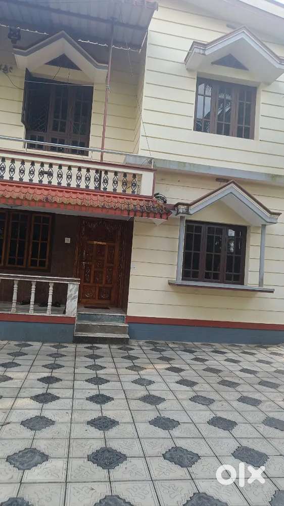 House for rent with well water facility 1 km from highway