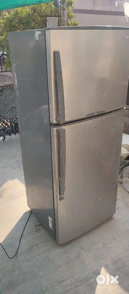 Samsung freez 400 ltr 7800