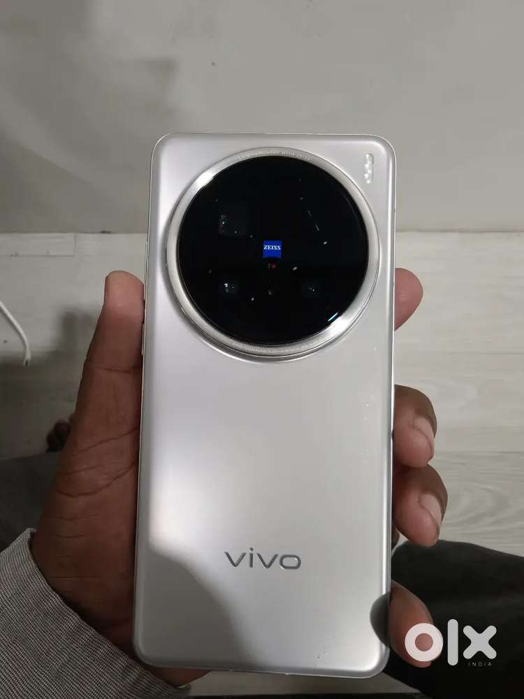 Vivo X200 Pro 1yr old and 1yr warranty left 16gb Ram 512Rom