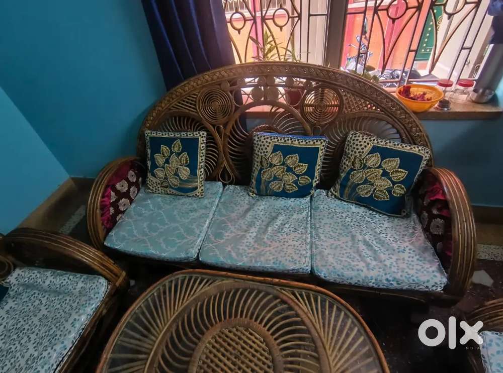 3 set sofa with central table