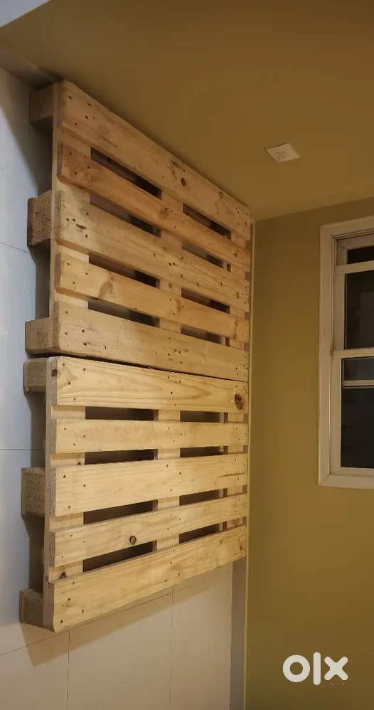 4 Individual Wooden Pallets (4ft+2.5ft)