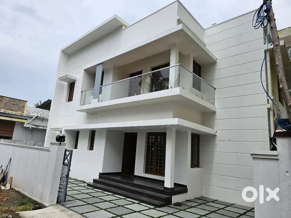 4 Cent New House For Sale in Thrippunithura Eroor Near Labour jn