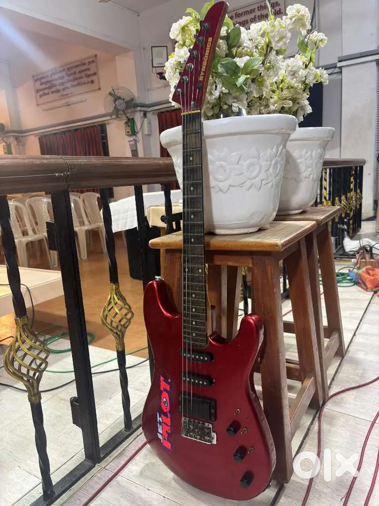 synsonic STRATOCASTER guitar