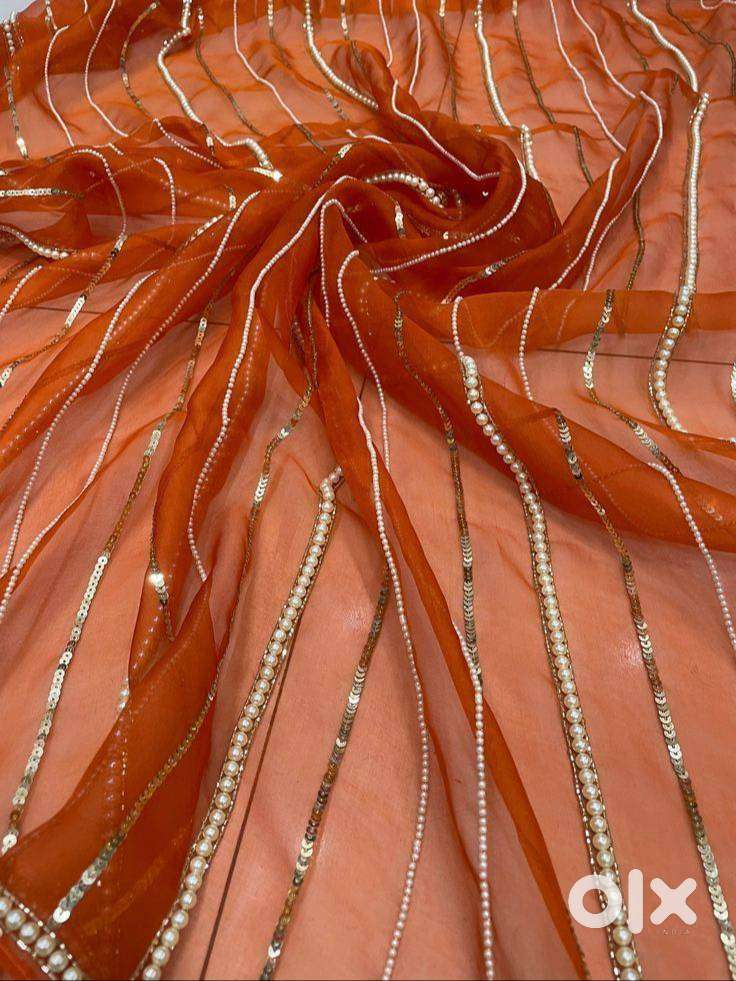 Zari Zardosi Karigar