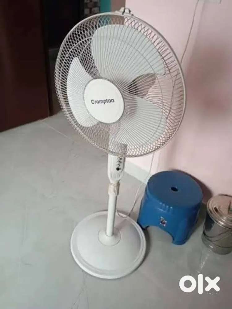 PEDESTAL FAN