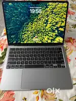 Apple MacBook Air M2 – 13”  8GB RAM  512GB SSD  Excellent Condition