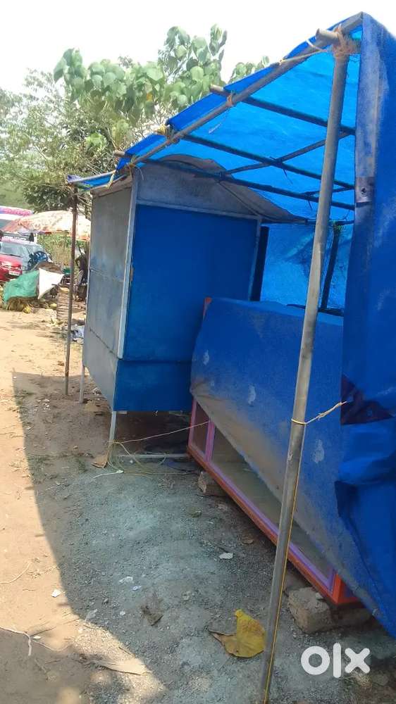 പെട്ടിക ഗ്ലാസ് അലമാര