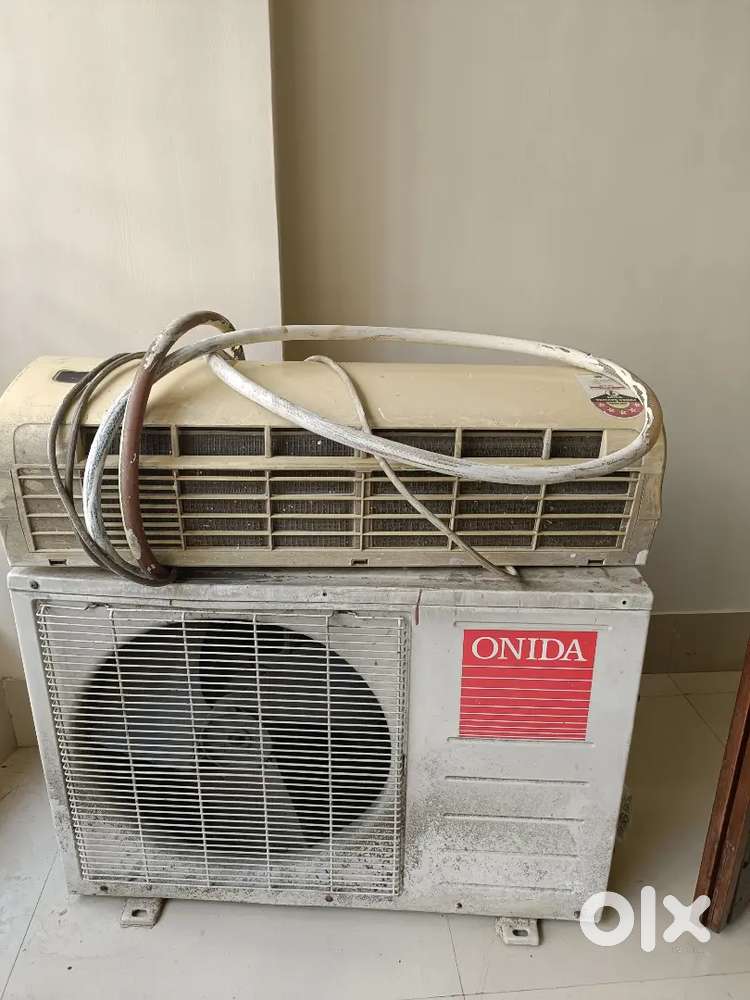 Split AC in working condition