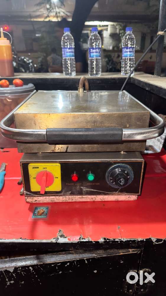 A BRANDED COMMERCIAL JAISON GRILLER  MACHINE