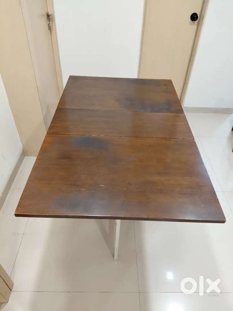 Foldable Dining Table – Excellent Condition
