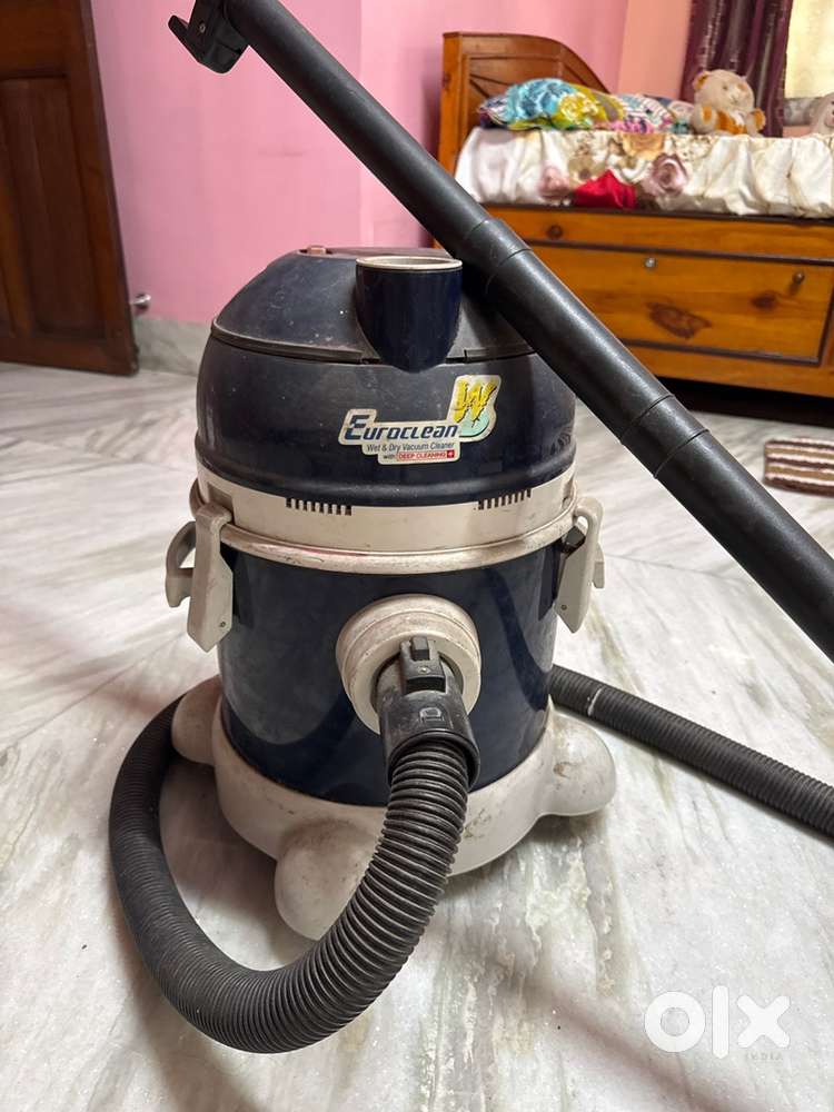 Heavy duty vacuum cleaner in good running condition under sale