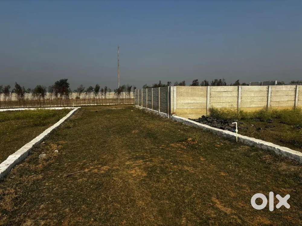 300gaj ka plot 2,250,000 me main highway road pr sab suvidhaye